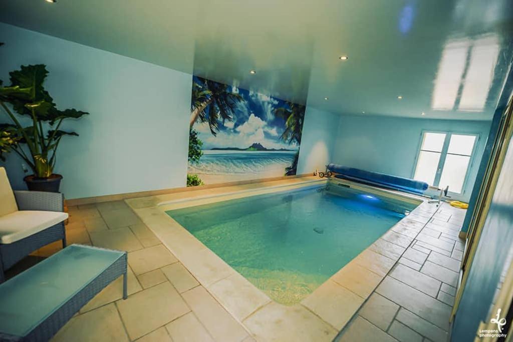 Maison Piscine Interieure Et Garage Troyes Luaran gambar